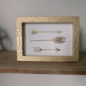 Small arrow gold frame